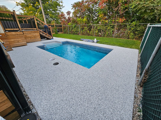 CONTOURS DE PISCINES ET ESPACES EXTÉRIEURS